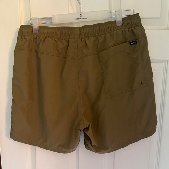 RVCA Shorts, Green w/ White stripes, XL - Picture 5 of 6